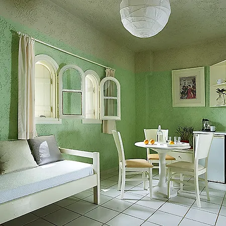 Irida Hotel 3*